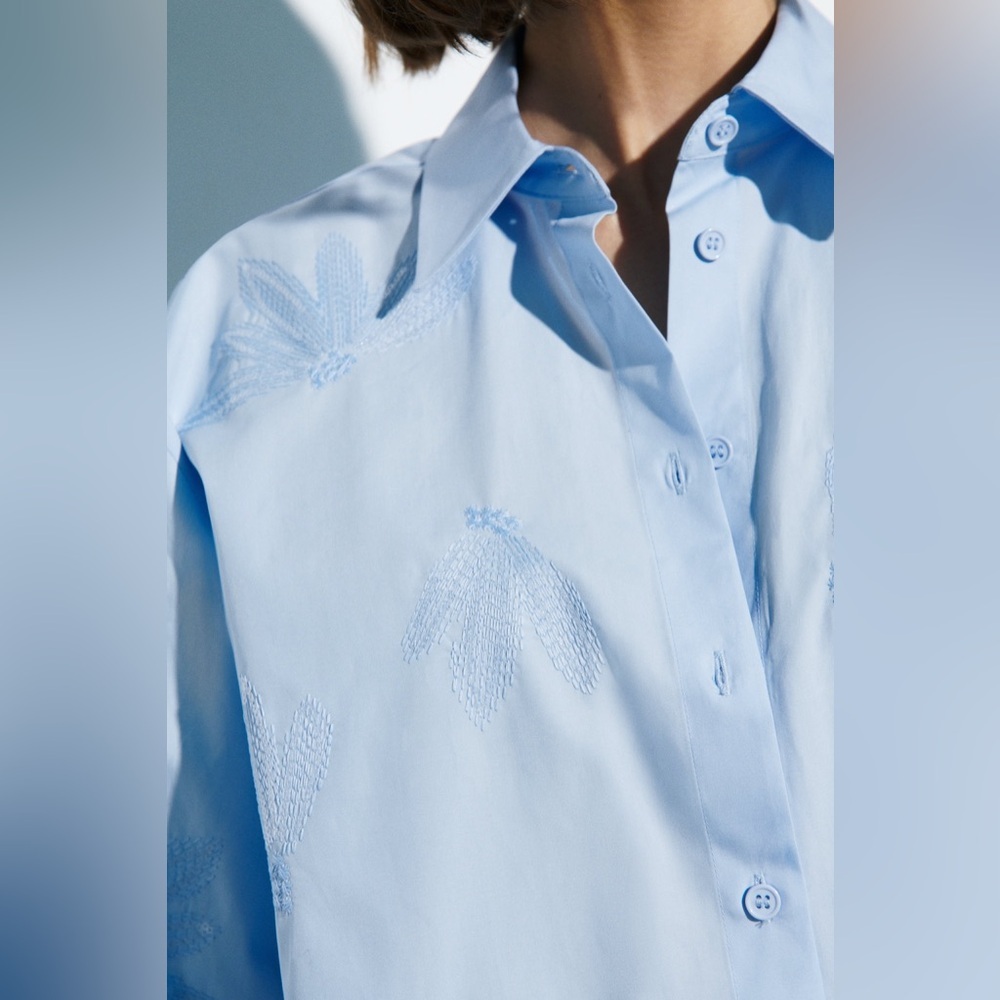 NWT. Zara Light Blue Poplin Sequin Cropped Shirt. Size M. - Picture 4 of 10